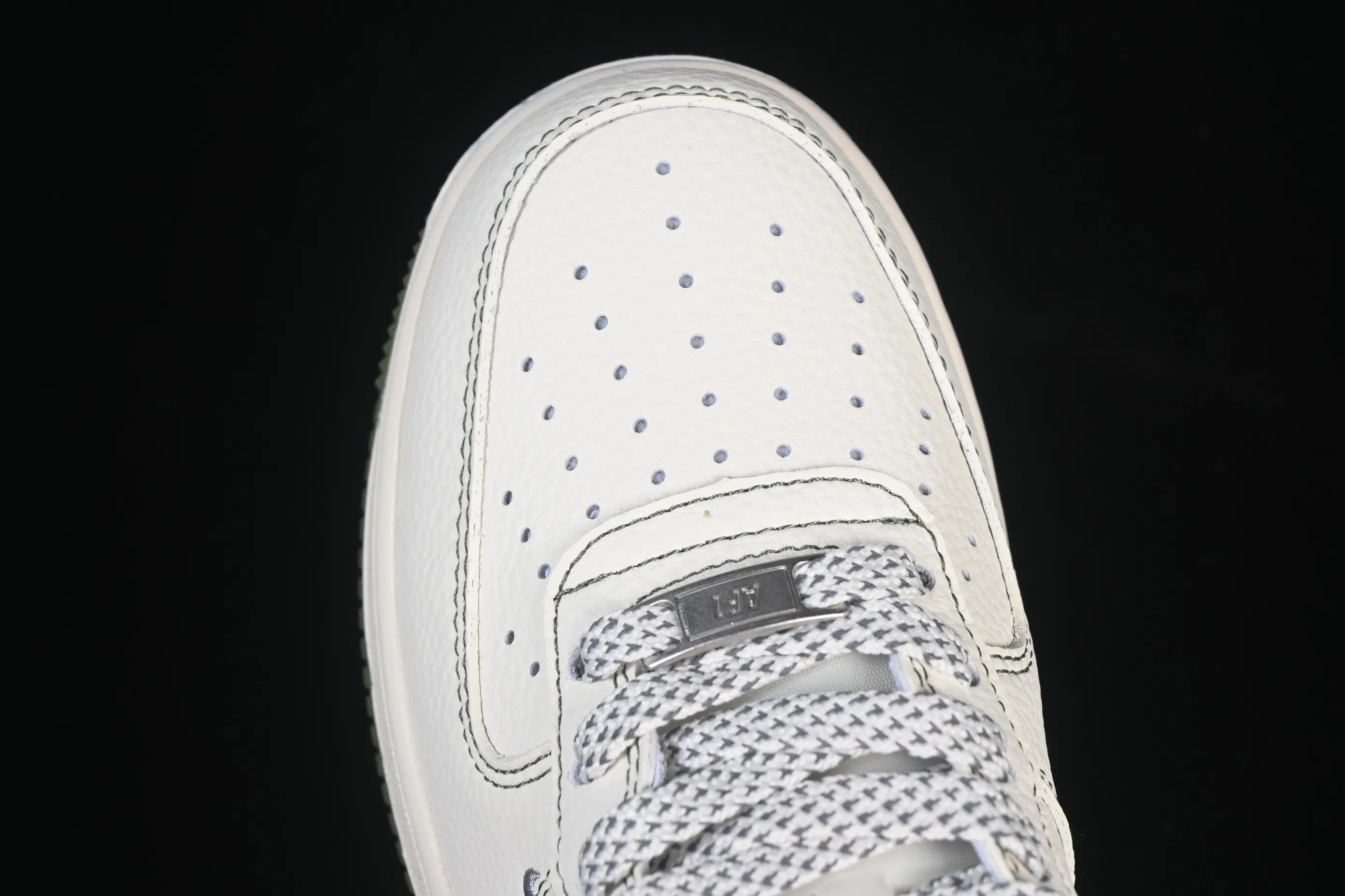 All categories Nk Air Force 1 Air Force series Nk Air Force 1 Low Air Force low top Nike Air Force 1'07 Low Burberry co-branded Mi Army green electric embroidery Air Force 1 low top casual sneakers JP8028-003